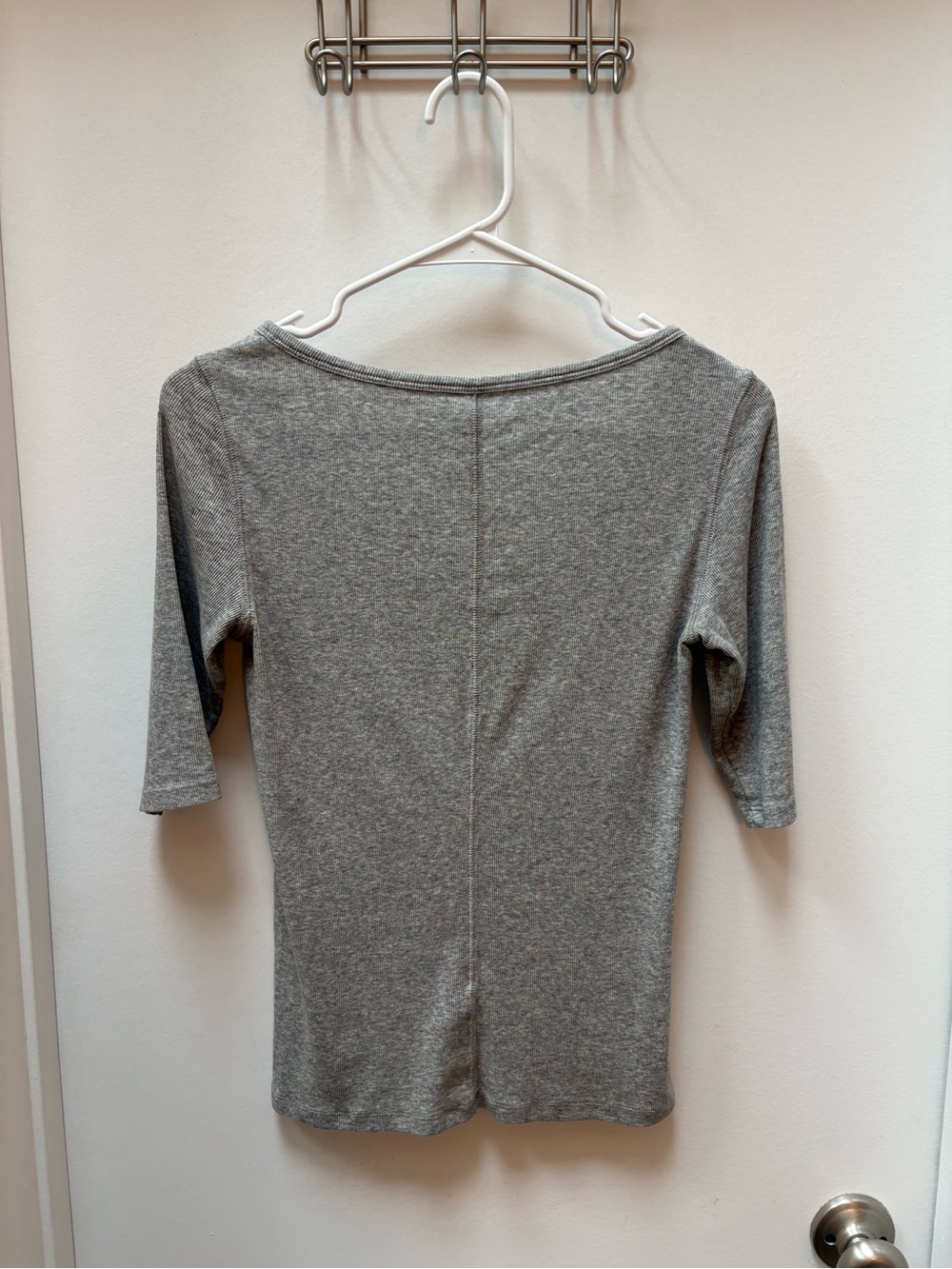 Everlane Rib Scoop Neck Tee - Picture 3 of 8